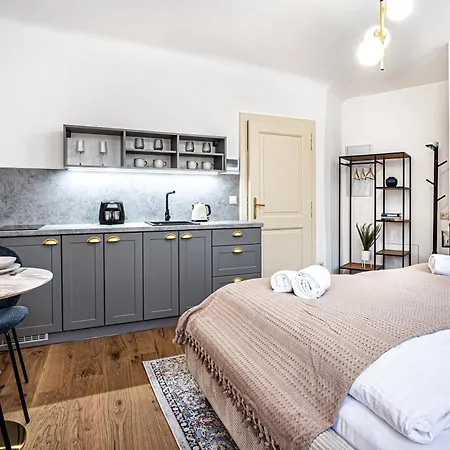 Apartamento Beautifully Renovated At Lesser Town *