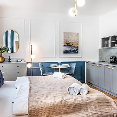 Apartamento Beautifully Renovated At Lesser Town *