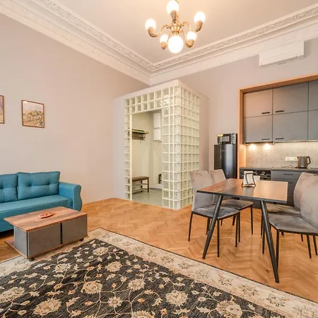 Palace Petrarca Apartment *