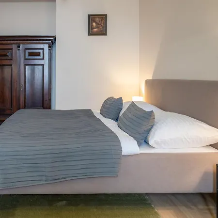 Palace Petrarca Apartment