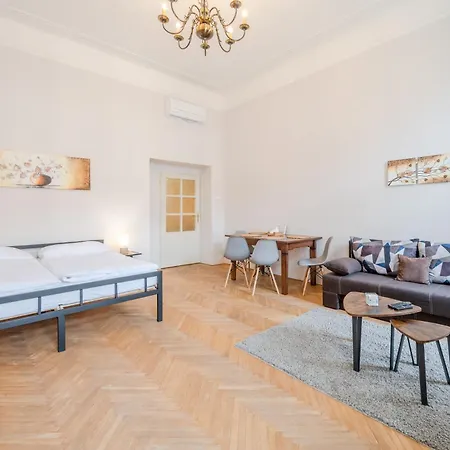 Apartment Palace Petrarca Prague