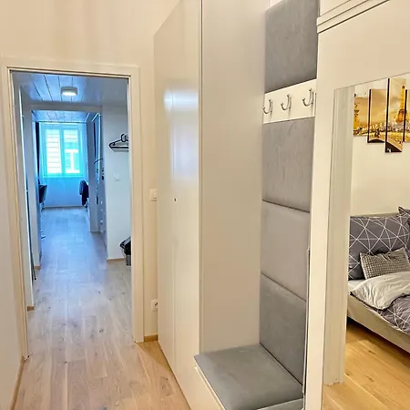 Free Parking - Cozy Near Vysehrad Railway Bridge Apartmán Praha
