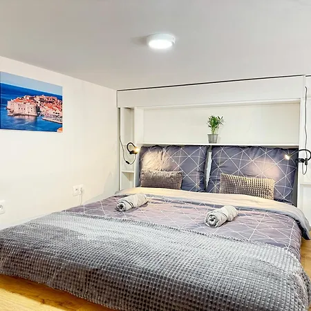 Free Parking - Cozy Near Vysehrad Railway Bridge Apartmán
