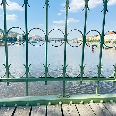 Apartmán Free Parking - Cozy Near Vysehrad Railway Bridge