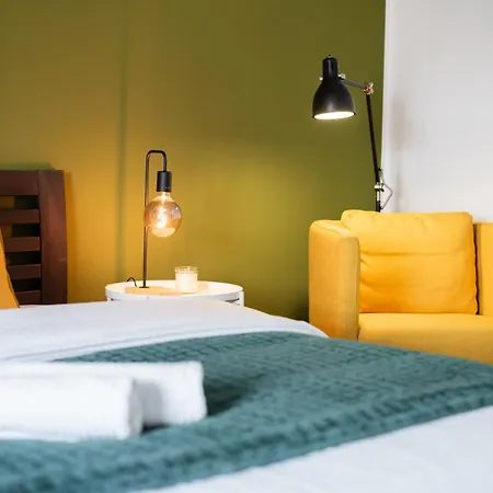 Apartments With Large Balcony, Parking Prague *