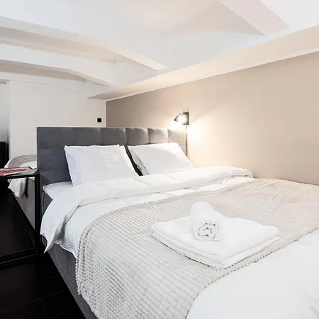 Apartments With Large Balcony, Parking Prague Apartment *