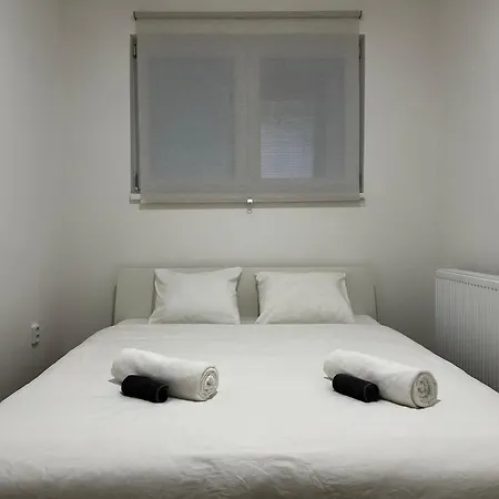 A New Apartment, Free Parking, Close To The Center *