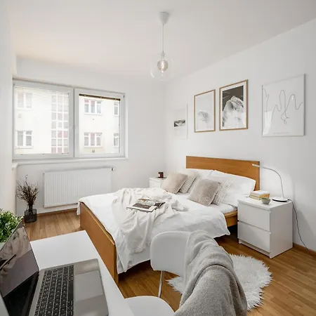 Days - Bright - Balcony - Private Parking Prag