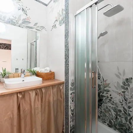 Vinohrady Apartment *