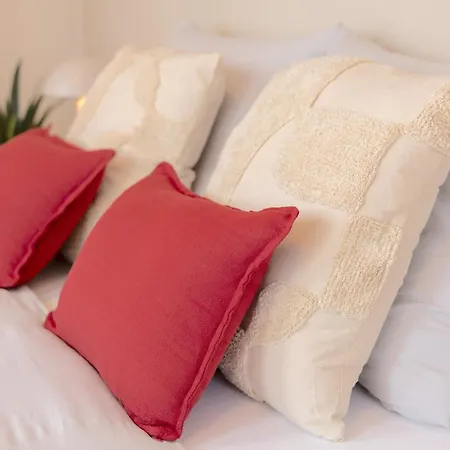 Bright 2br - 5th Floor, Balcony, Free Parking By Gravity 아파트 프라하