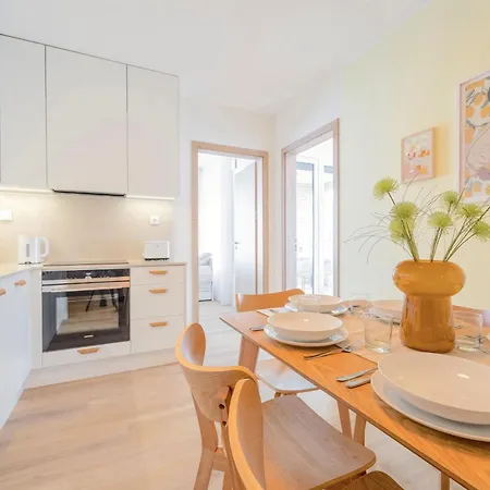 아파트 Bright 2br - 5th Floor, Balcony, Free Parking By Gravity