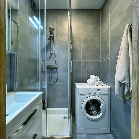 Jana's Wow Apt, 2br, Metro Next Door, Near The Airport * Praag