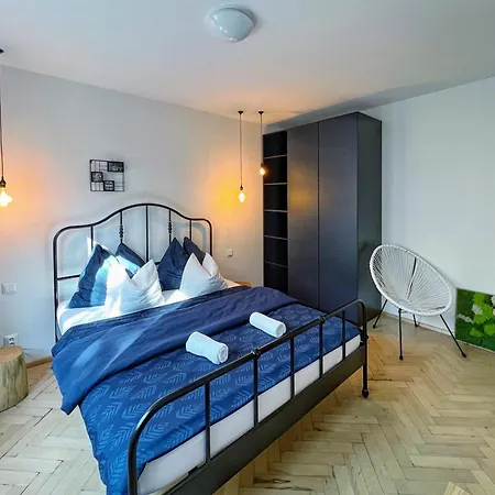 Jana's Wow Apt, 2br, Metro Next Door, Near The Airport Praag