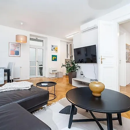 Amazing 2-bedroom With Terrace And Air-condition