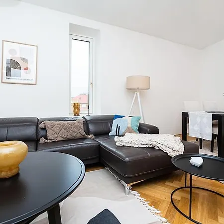 Amazing 2-bedroom With Terrace And Air-condition Apartment Prague