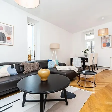 Apartment Amazing 2-bedroom With Terrace And Air-condition *