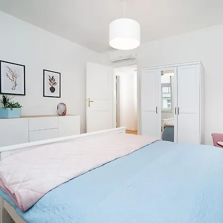 Amazing 2-bedroom With Terrace And Air-condition Prague