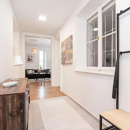 Amazing 2-bedroom With Terrace And Air-condition * Prague