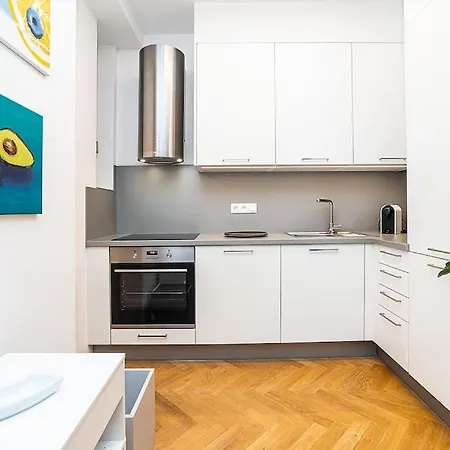Apartment Amazing 2-bedroom With Terrace And Air-condition