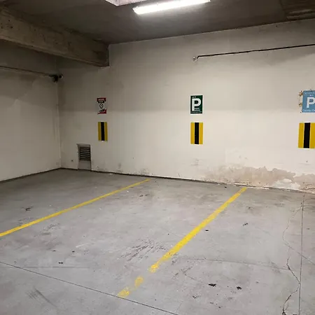 Apartment Centre With Parking Prague