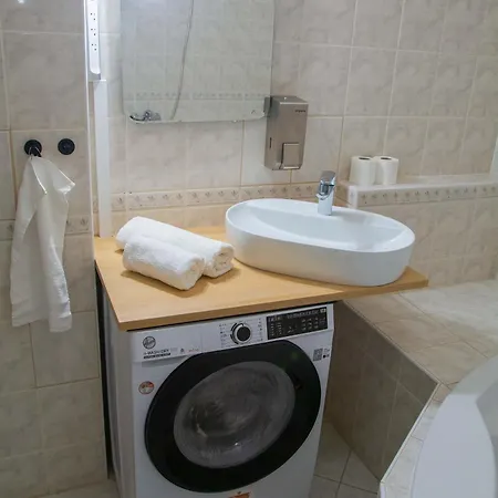 Centre With Parking Apartment *