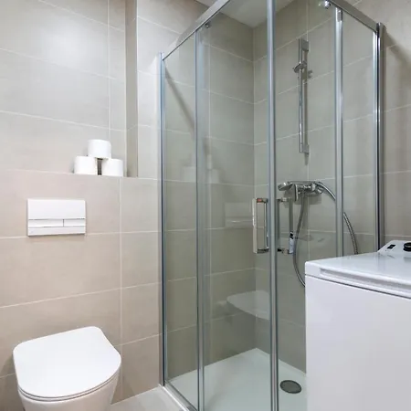 Mozart, Free Onsite Parking, Air Conditioning, 1gbs Wifi Apartment *