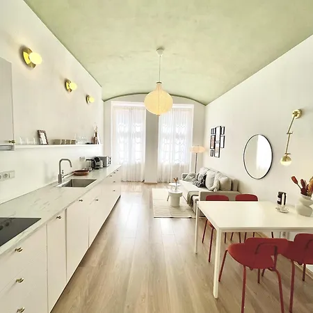 Cozy, Natural Ground Base Apartment, Prague