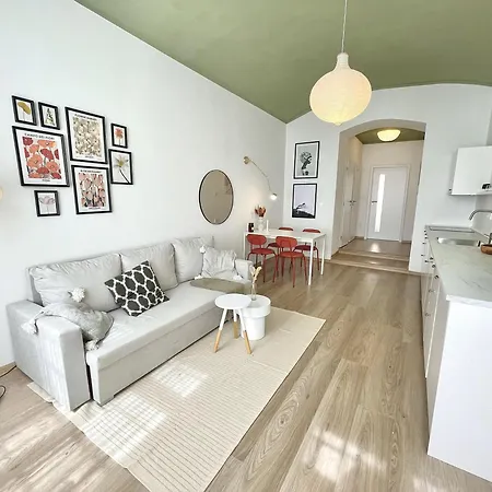 Cozy, Natural Ground Base Apartment, Apartment Prague