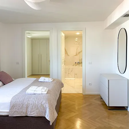 Aparthotel Petrin Tower 4*