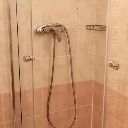 Apartments In Mala Strana - 10 Minutes From Charles Bridge