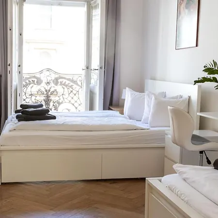 Apartments In Mala Strana - 10 Minutes From Charles Bridge Prague