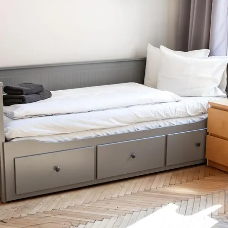 Apartments In Mala Strana - 10 Minutes From Charles Bridge