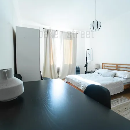 One Bedroom Close To Castle Apartment