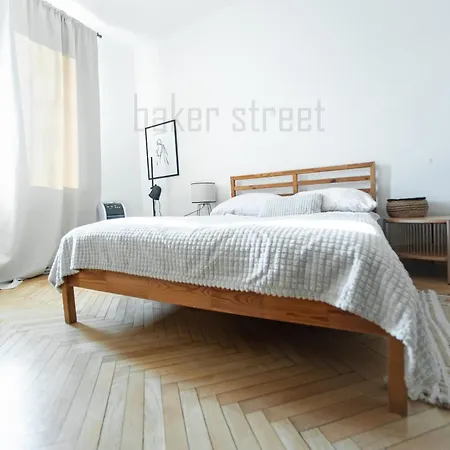 One Bedroom Close To Castle Apartment