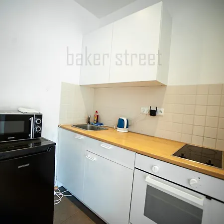 One Bedroom Close To Castle Apartment *