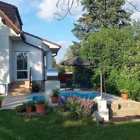 Klasicky Dum, 5 Loznic , 5 Bedrooms, * Prague