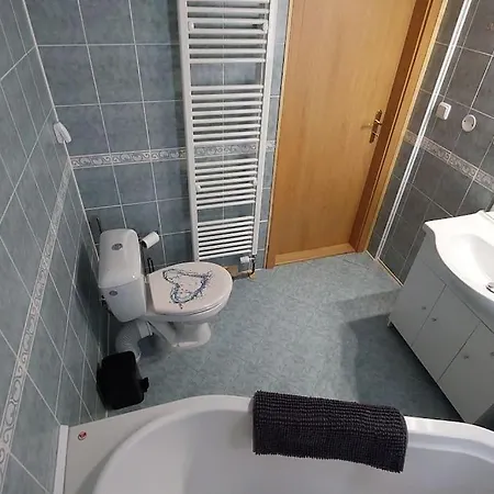 Klasicky Dum, 5 Loznic , 5 Bedrooms, Holiday home *