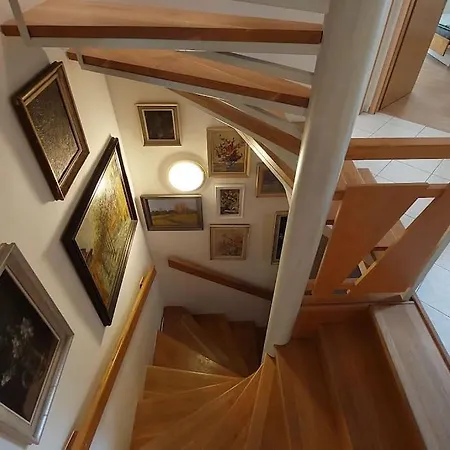 Klasicky Dum, 5 Loznic , 5 Bedrooms, * Prague