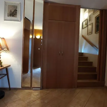 Holiday home Klasicky Dum, 5 Loznic , 5 Bedrooms, Prague