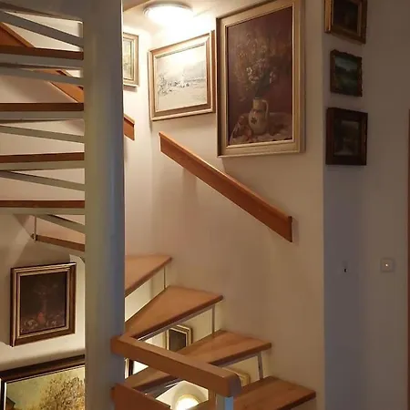 Klasicky Dum, 5 Loznic , 5 Bedrooms, Prague