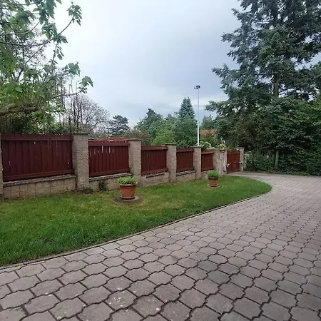 Klasicky Dum, 5 Loznic , 5 Bedrooms, Holiday home Prague