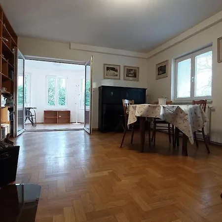 Klasicky Dum, 5 Loznic , 5 Bedrooms, Prague