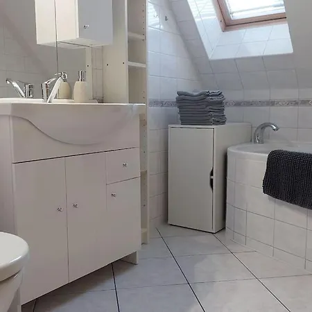 Holiday home Klasicky Dum, 5 Loznic , 5 Bedrooms, *