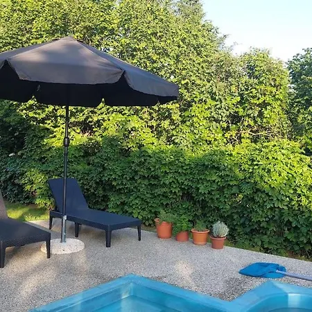 Klasicky Dum, 5 Loznic , 5 Bedrooms, Holiday home Prague