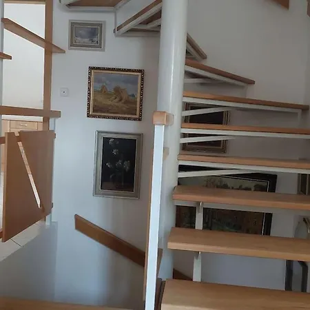 Holiday home Klasicky Dum, 5 Loznic , 5 Bedrooms, Prague