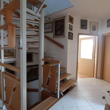 Holiday home Klasicky Dum, 5 Loznic , 5 Bedrooms,