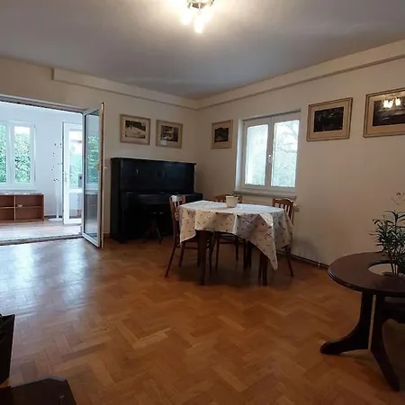 Klasicky Dum, 5 Loznic , 5 Bedrooms, Holiday home *