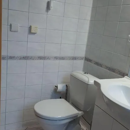 Klasicky Dum, 5 Loznic , 5 Bedrooms, Holiday home Prague