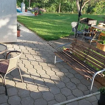 Klasicky Dum, 5 Loznic , 5 Bedrooms, * Prague