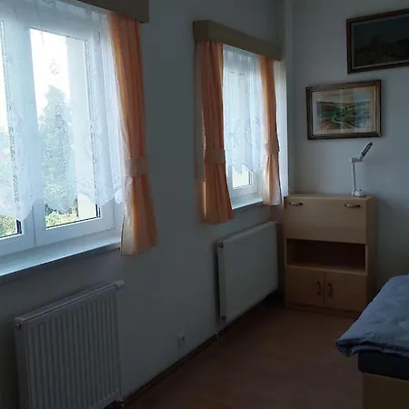 Klasicky Dum, 5 Loznic , 5 Bedrooms, Prague